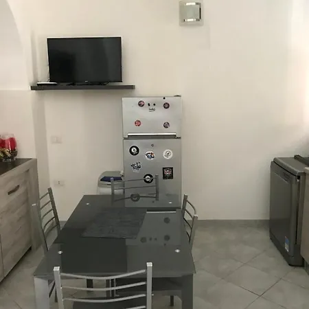 Tola Apartment Appartement *